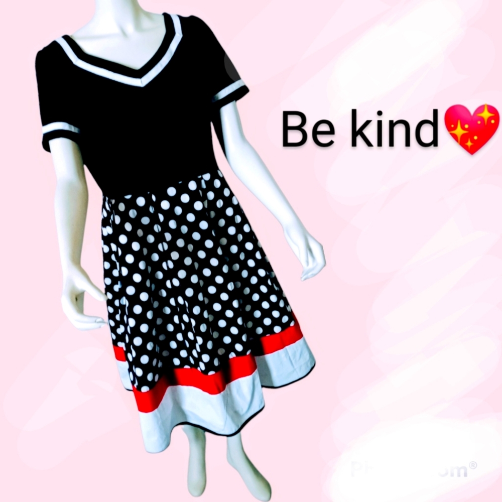 Black,white and red Dress V Neck XXL Casual.